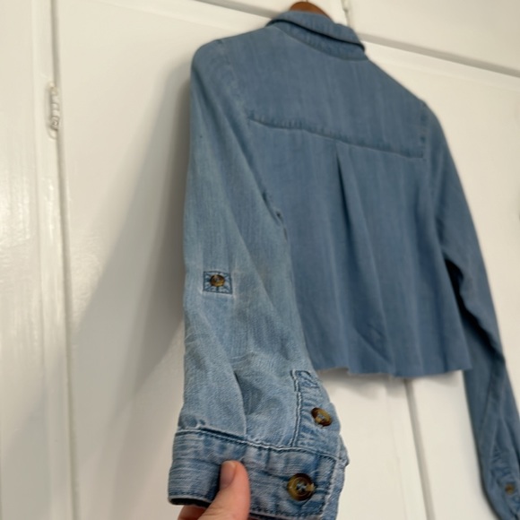 Alexia Admore Cropped Denim Top - Picture 6 of 6